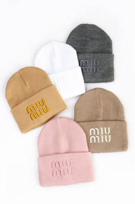 Шапка жіноча